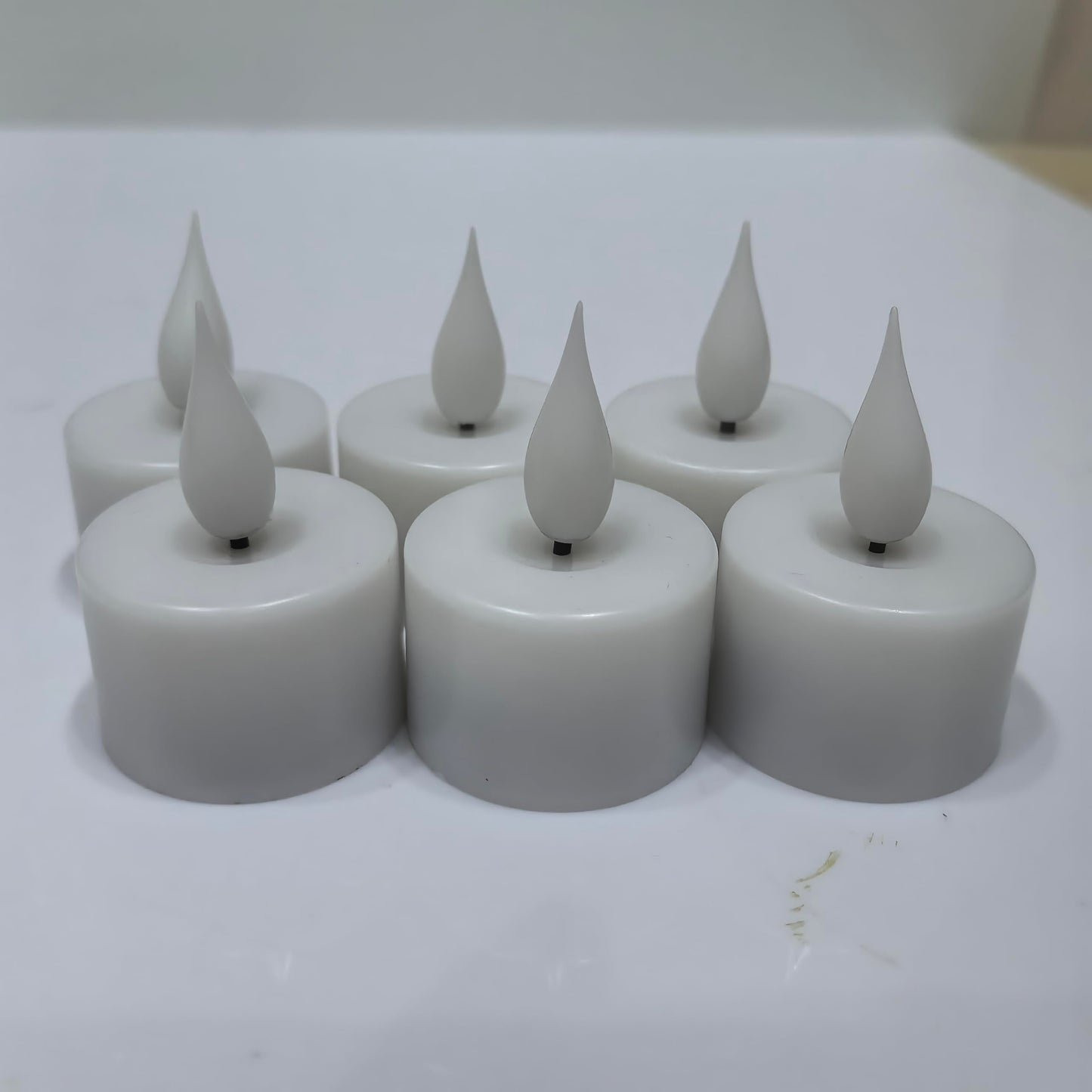 yunsheng Rechargeable Tea Lights Charging Base and Remote Timer, 12Pcs Battery Operated Tea Light, LED Flameless Votive Candles for Home Wedding Party Decor(White)