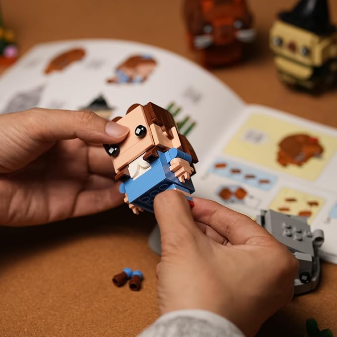 Classic Action Figure Building Set Compatible with Lego for AdultsGift Idea for Boys and Girls 8-14 Years Model Figure for Collectors and Display 685 pcs