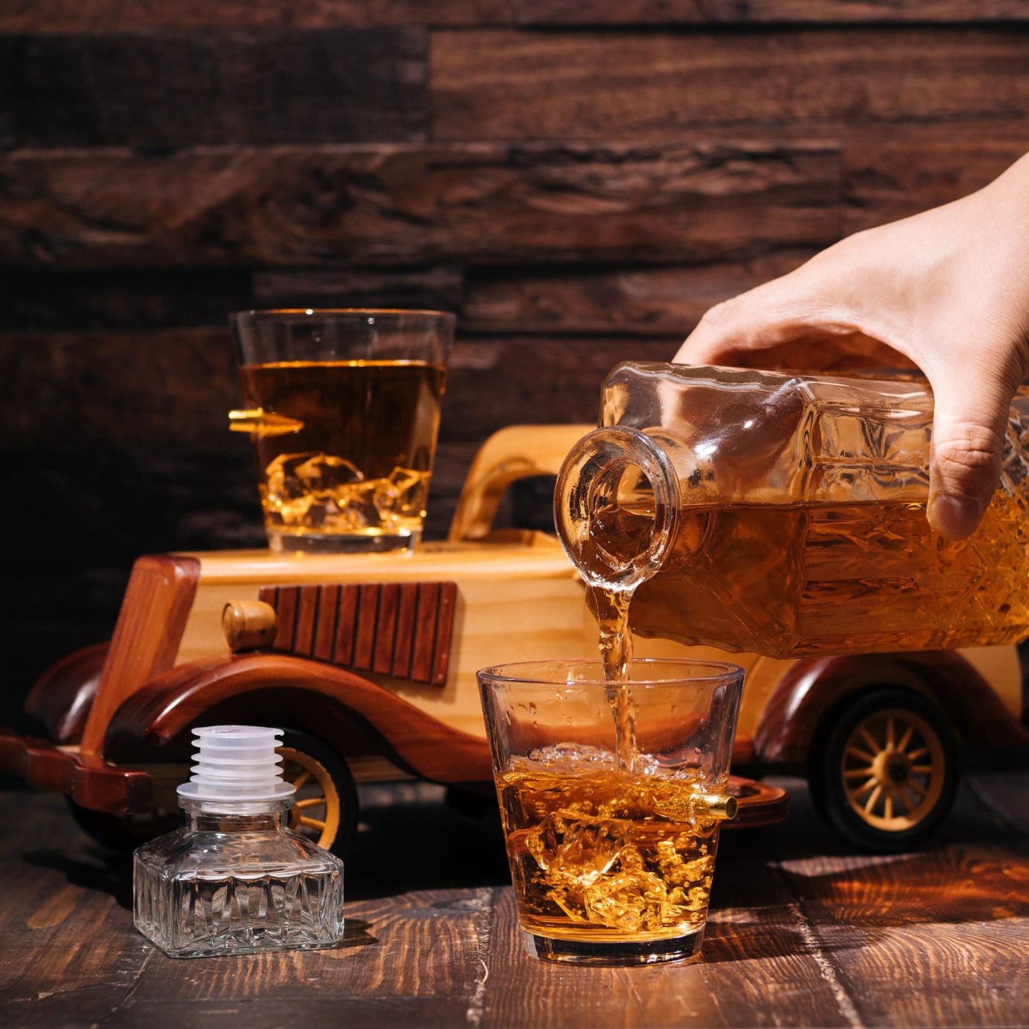 Vintage Car Decanter Set, Large Bar Centerpiece - 750ml Decanter + 2 Shot Glasses, Whiskey Gifts for Men, Dad, Birthday, Limited Edition, Great Bar Gift - Elevate Your Drinking Experience