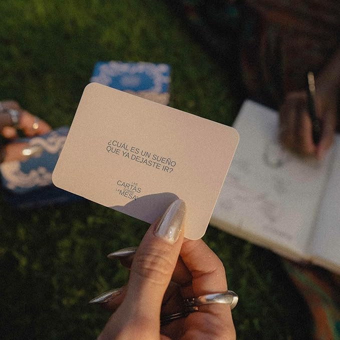 – Spanish Edition - 152 Table Topics Conversation Cards for Meaningful Connections | Perfect for Friends Families & Couples | Great for All Occasions