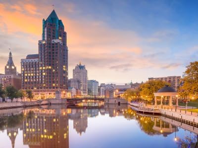 Milwaukee Outdoor Escape Room | Real City Scavenger Hunt | Gifts for Adults &amp Families | 1-6 Players 2-3 Hours 1.5 Miles Walking Distance