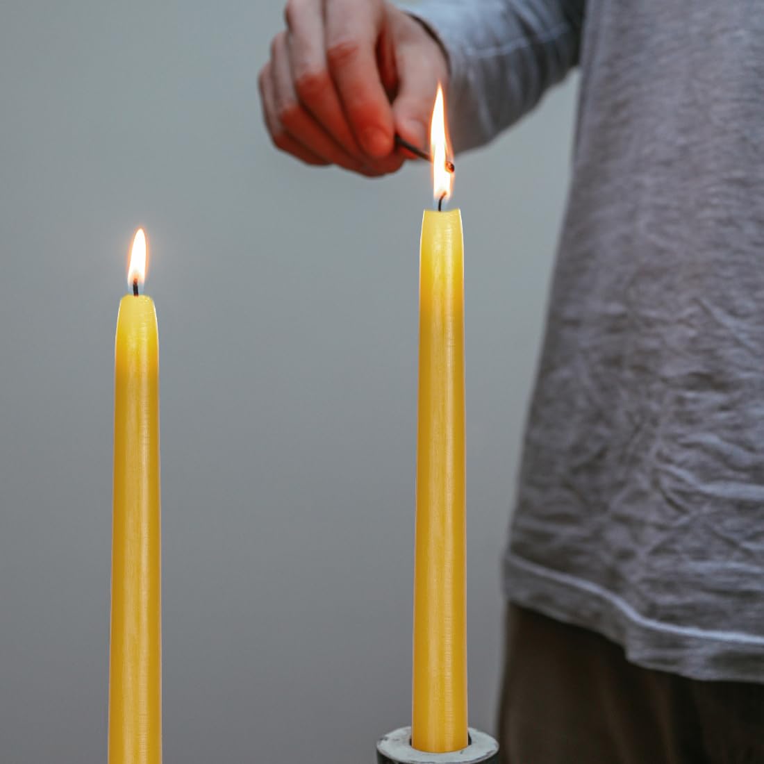 24 Pack Beeswax Taper Candles Bulk,8 Inch Natural Unscented Bees Wax Candles,Smokeless Dripless 6 Hour Long Burn Time Beeswax Candle Sticks for Home Decor (Yellow)