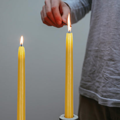 24 Pack Beeswax Taper Candles Bulk,8 Inch Natural Unscented Bees Wax Candles,Smokeless Dripless 6 Hour Long Burn Time Beeswax Candle Sticks for Home Decor (Yellow)