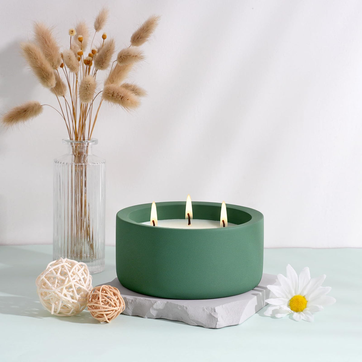 Viyffo 20oz Large Scented Candle - Lemongrass & Bergamot, 3 Wick Home Scented Candle for Women and Men, Non Toxic Soy Candle, Green Ceramic Jar, Luxury Home Fragrance, Spring Décor & Birthday Gift