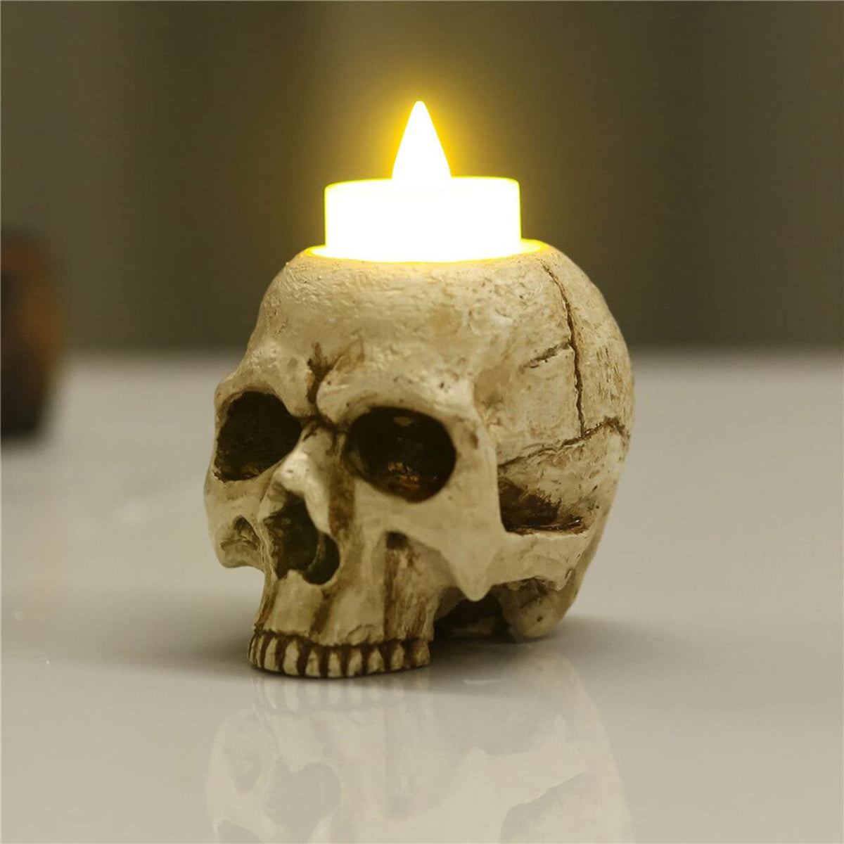 VICDUEKG 2 Pcs Skull Candle Holder Skeleton Candlestick Holders Spooky Tealight Cup Gothic Decor Resin Candlestick Crafts for Halloween Christmas Home Party Graveyard Outdoor Bar Decoration, White
