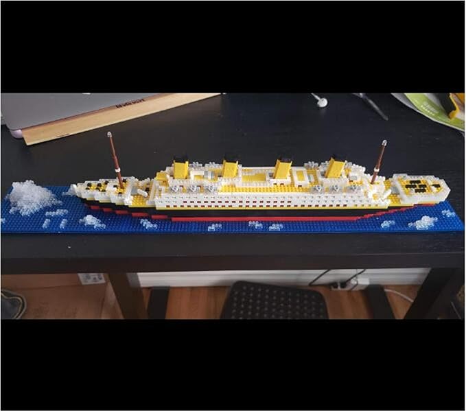 Titanic Ship Model Building Block Set 3D Puzzle Sets DIY Educational Toys Bricks Toy with 1860Pcs Micro Mini Blocks Ideal Gift for Kids and Adults