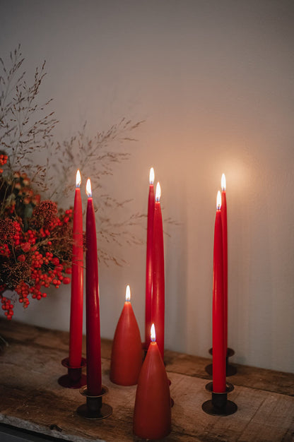 Kunstindustrien® Taper Candles, Set of 4, 13.8" – Made in Denmark, Long Burning Candles 15h, Unscented & Smokeless Candlesticks, Elegant Tall Candles for Weddings Dinners & Home Decor (Light Bordeaux)