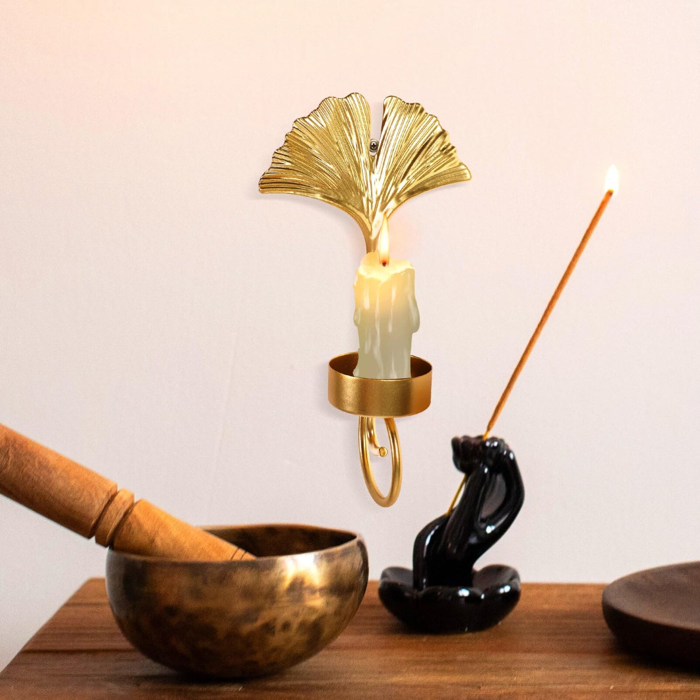 HOMSFOU Wall Mounted Candle Holder Elegant Metal Leaf Design for Home Decoration Stylish Tealight Stand for Bedroom and Living Iron Wall Sconce