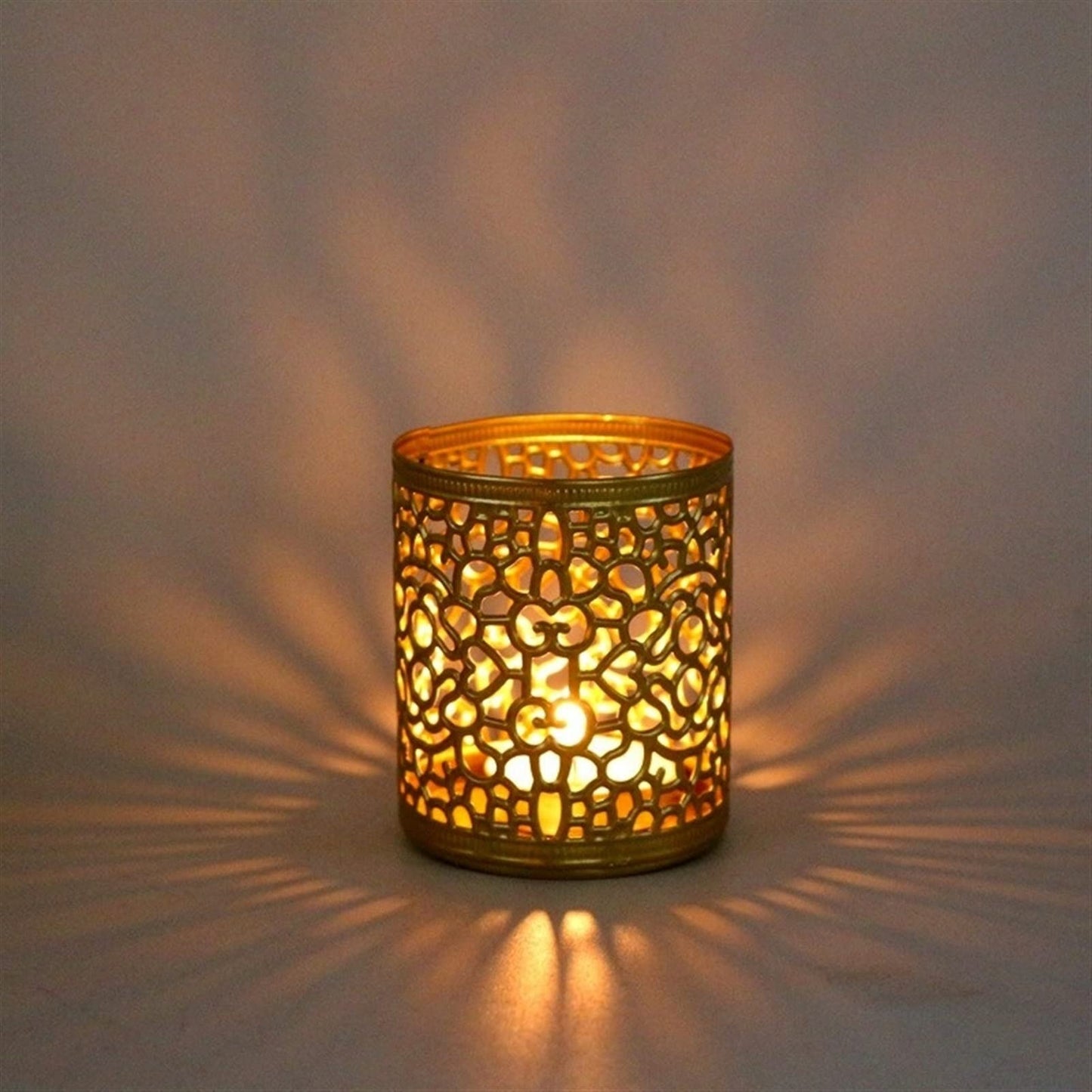 Ornaments Candle Holders for Candlesticks Golden Geometric Hollow Wrought Iron Candle Holder Creative Aromatherapy Candle Cup Home Decoration Ornaments