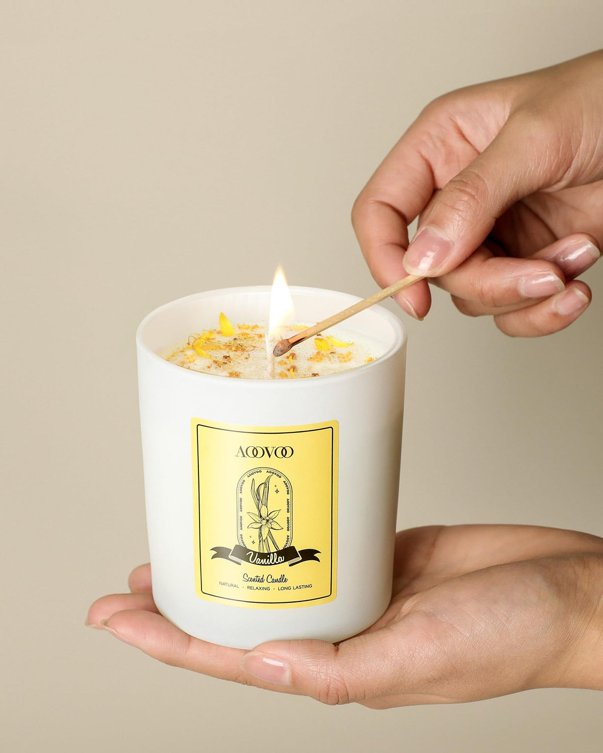 AOOVOO Vanilla Scented Candles for Women - Aromatherapy Candle with Crystals Inside, 10oz Soy Candles for Home Scented, Birthday Gifts Valentines Day Candle for Women Mom