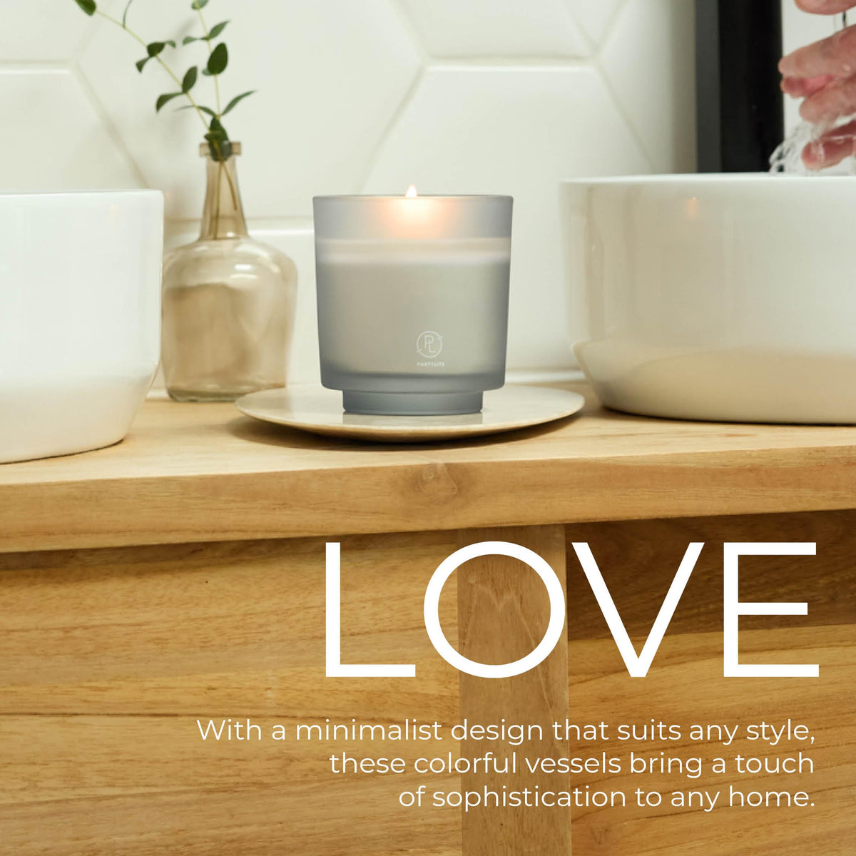 PartyLite Iced Snowberries Scented Candle Refill, Notes of Apple, Cranberry, Peach, Strawberry, Vanilla & Musk,10oz 1-Wick Aromatherapy, Upto 40 Hours of Luxury Fragrance, Sustainable Premium Soy Wax