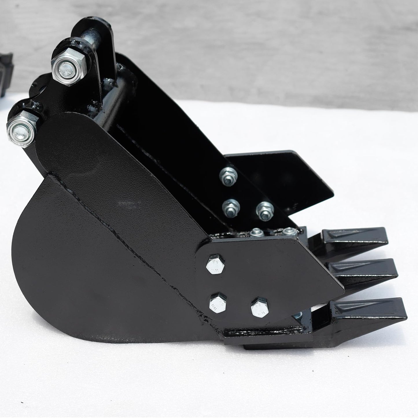 DANWIWEE Mini Excavator Digging 11.8in Bucket Attachments for Mini Excavator, 300mm Trench Buckets with Metal Teeth Fit for 1-2 Tons Mini Excavator, Small Digger Buckets Excavator Backhoe Attachments