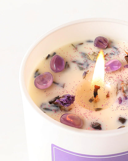 AOOVOO Lavender Scented Candles for Women - Aromatherapy Candle with Crystals Inside, 7oz Soy Candles for Home Scented, Birthday Gifts Mothers Day Candle for Women Mom