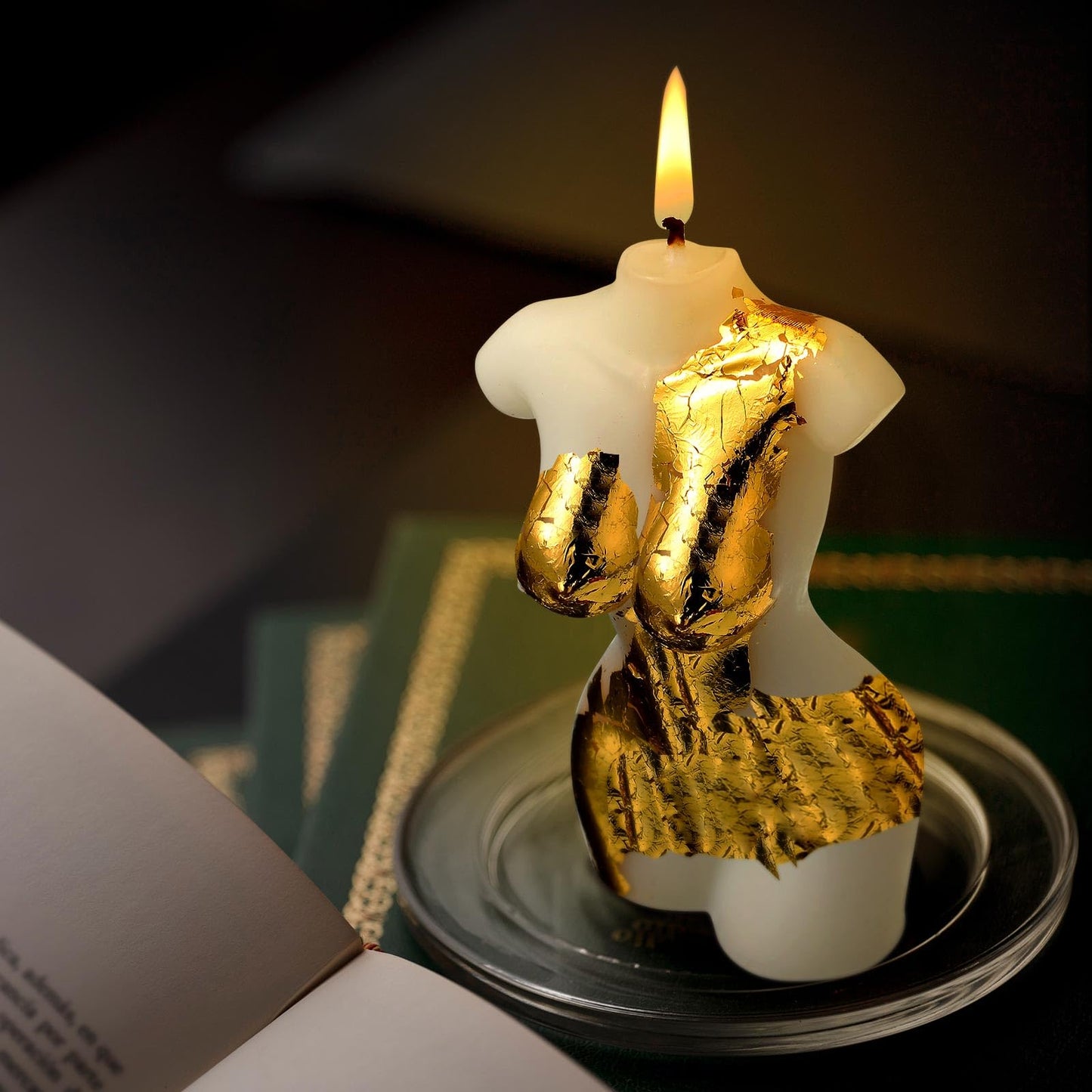 Nuanchu 2 Pcs Female Shaped Soy Wax Scented Candle Woman Bust Candle Handmade Scented Decorative with Gold Foil for Christmas Party Gifts Bedroom Bathroom Wedding Decor(Aesthetic,White)