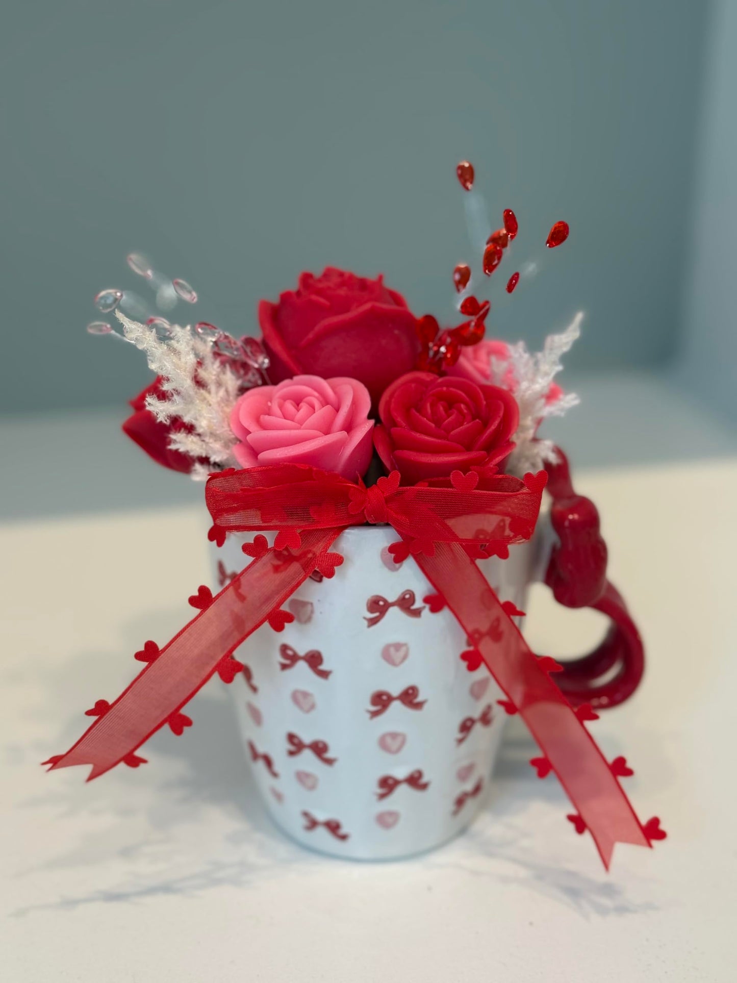 Bow Mug Flower Candle Bouquet – Handcrafted Soy Wax Roses – Rose Scented Valentine Gift for Her – Red & Blush Floral Candle Arrangement – Ceramic Keepsake – Valentine Edition No. 15