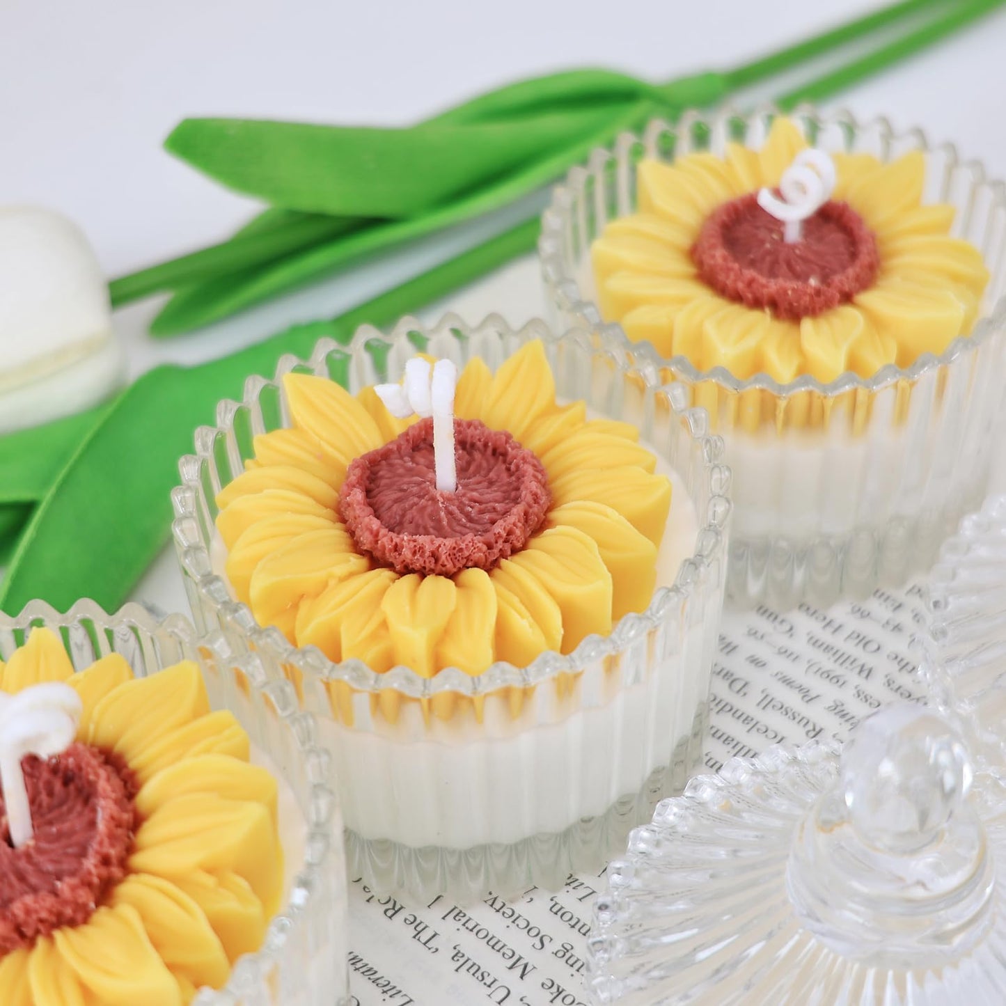 Sunflower Scented Candle,230G Soy Wax Aroma Decorative Candle in Glass Jar 24 Hours,Handmade Candle for Table Photo Prop,Prefect Gift for Meditation Stress Relief Mood Boosting Bath Yoga