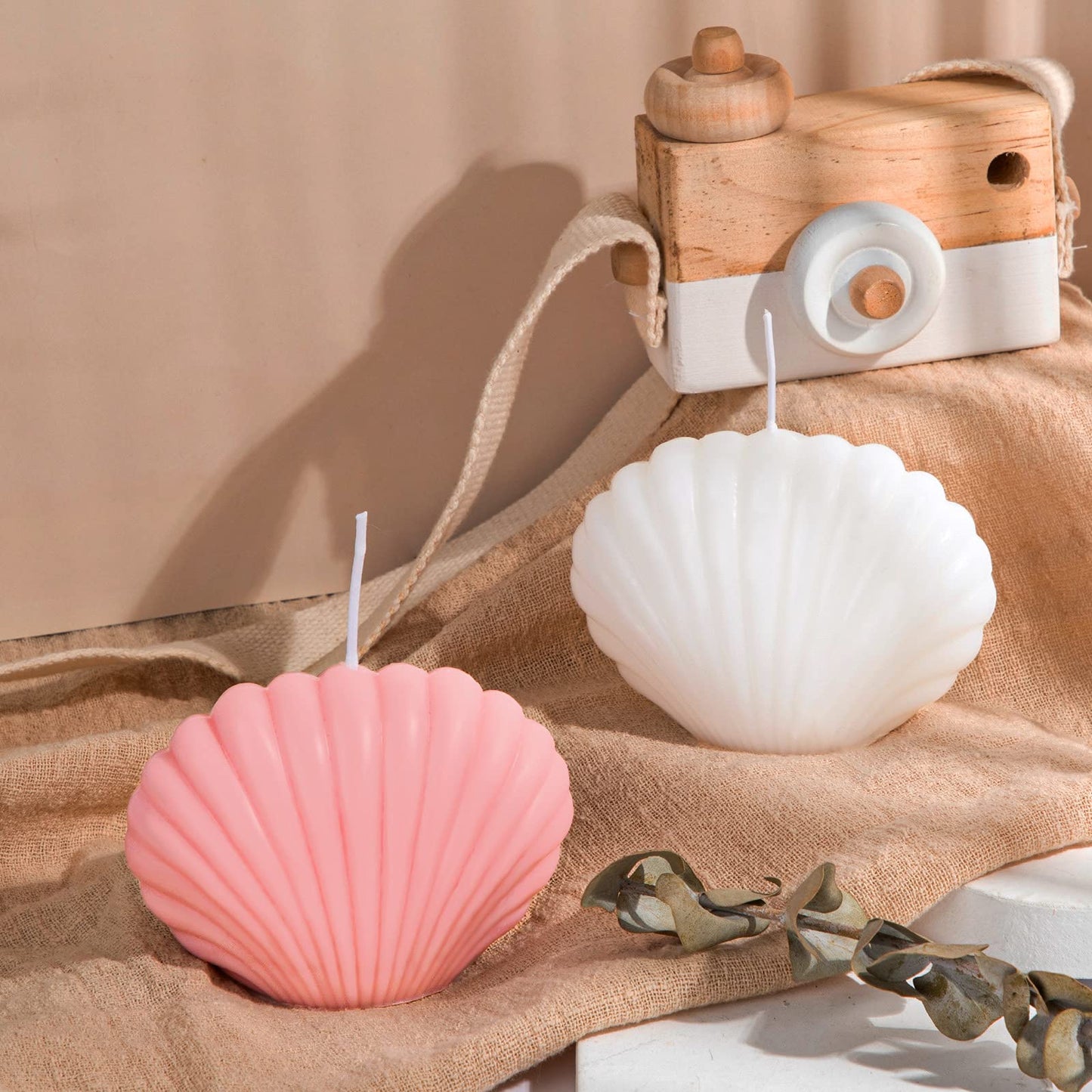 2 Pieces Seashell Scented Candles Aesthetic Trendy Candles Hand Poured Soy Wax Handmade Freesia Seashell Shape for Danish Pastel Room Decor, White, Pink(Cute Style)
