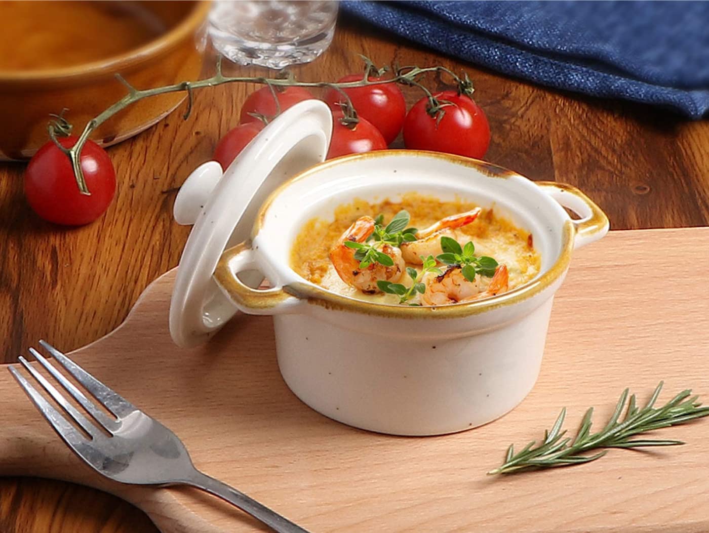 ONEMORE Mini Cocotte Set of 4, 6 oz Ceramic Ramekins with Lids and Handles, Small Casserole Dishes for Oven, Mini Dutch Oven for French Onion Soup, Souffle and Baking, Microwave & Dishwasher Safe, Creamy White