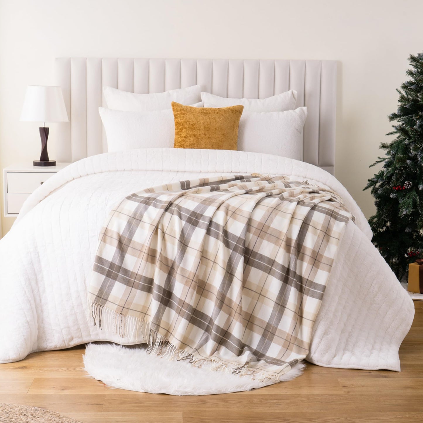 BATTILO HOME Fall Plaid Throw Blanket for Couch, Farmhouse Checkered Decor Throw, Lightweight Beige Throw Blankets for Bed Sofa Neutral Fall Decor, 50"x60"