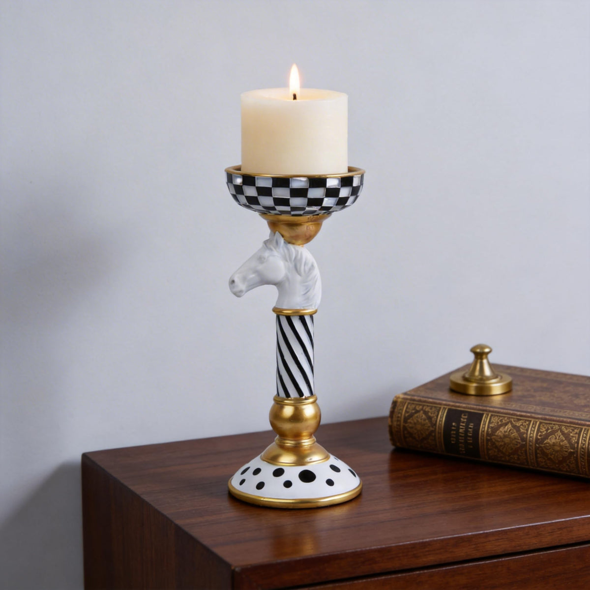 Checkered Animal Candle Holders, Resin Black White Checkered Tiger Head Candlestick Holders, Cute Black-and-White Pillar Candle Stand Home Decorations (Horse)