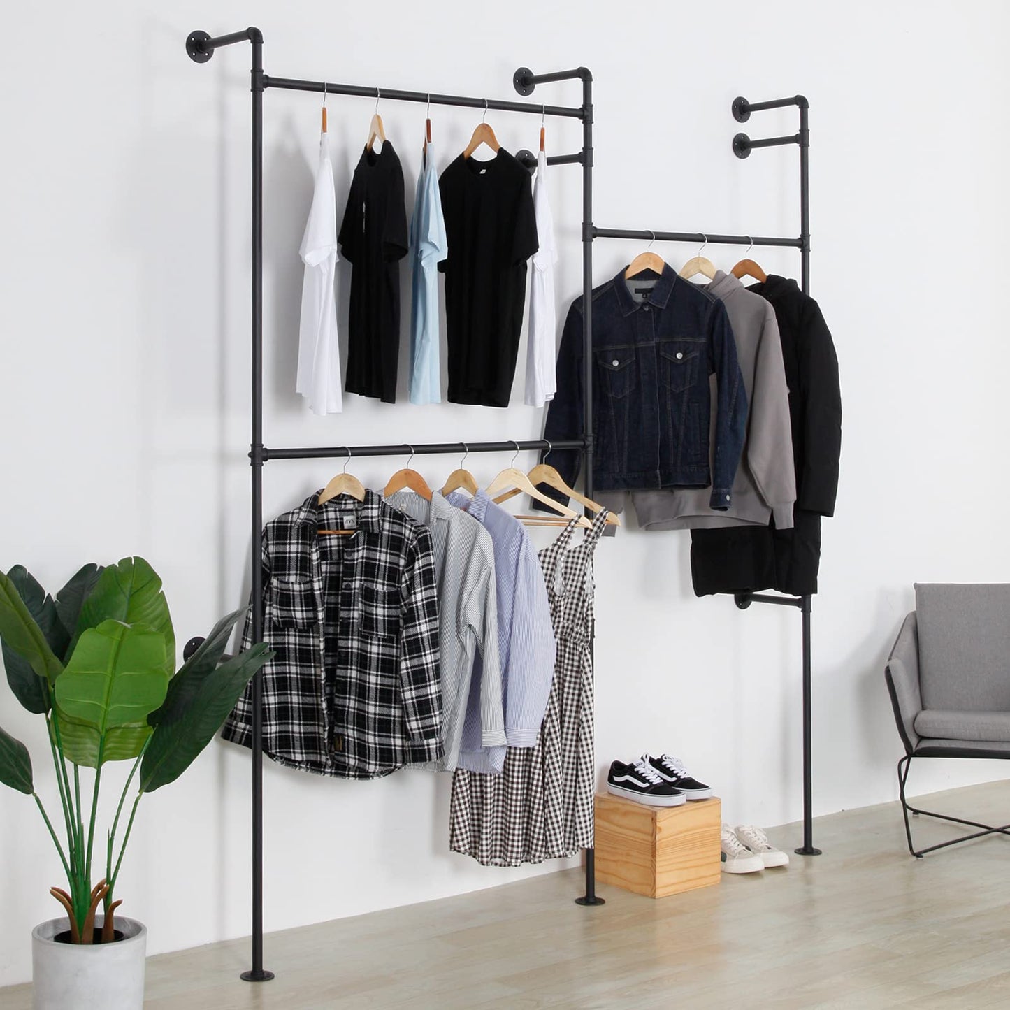 EDCB Wall Mounted Industrial Pipe Clothing Rack Garment Racks Pipeline Vintage Rolling Rack On Wall, Heavy Duty Rustic Gold Metal Garment Frame for Bedroom, Living room (Black)