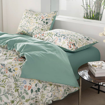 BUPIRD Queen Floral Comforter Set Soft Cute Floral Bedding Comforter Sets Garden Style Red Flower Print Botanical Flowers Comforter Set for All Seasons 1 Comforter and 2 Pillowcases