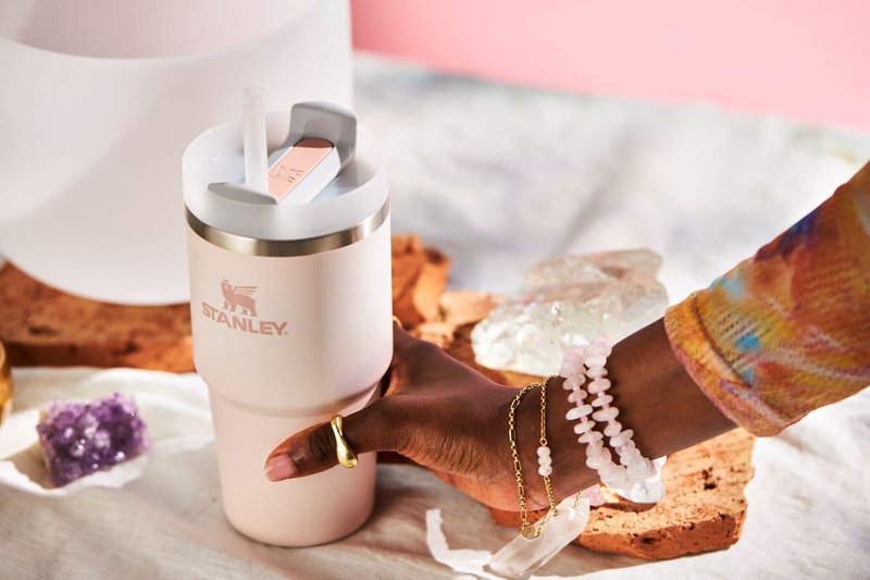 STANLEY Quencher H2.0 Tumbler with Straw 20 oz | Flowstate 3-Position Lid | Cup Holder Compatible for Travel | Insulated Stainless Steel Cup | BPA-Free | Rose Quartz
