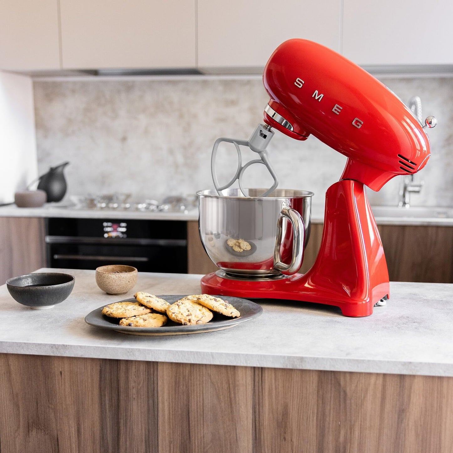 SMEG SMF05 Forte 5-Qt Stand Mixer with 750W Motor, Smooth Start & SteadyMix, Flex Edge Beater, 10 Speeds, Stainless Steel Bowl – Retro 50’s Style Planetary Mixer for Dough, Baking & Desserts-Red
