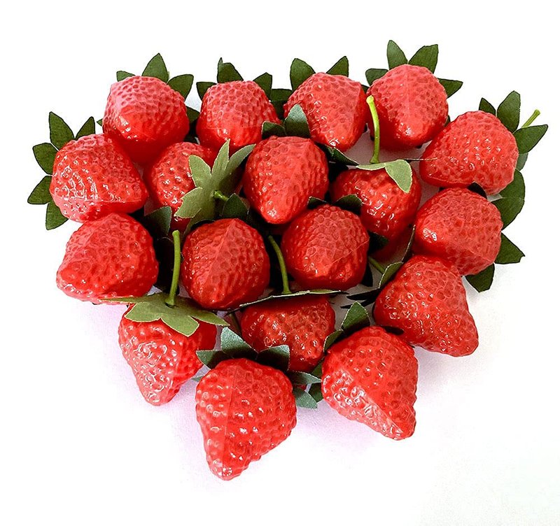Aliotech 18PCS Plastic Artificial Red Strawberries Fake Lifelike Simulation Realistic Strawberry Artificial Fruits Decoration Photography Prop for Home Kitchen Decoration