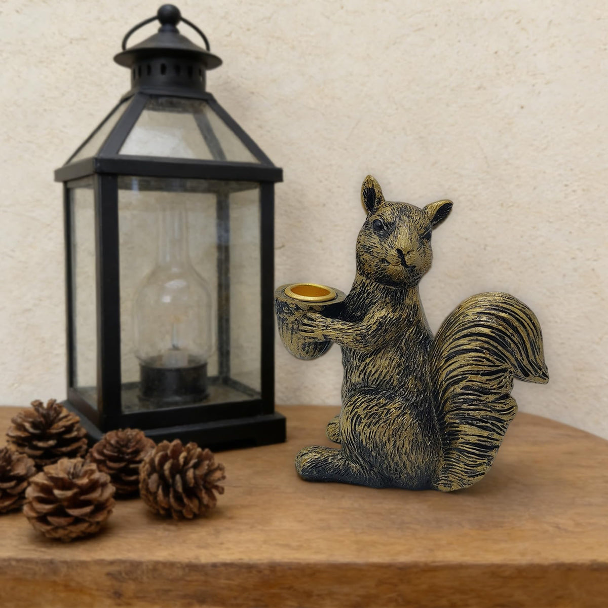 KISWIAR Cute Squirrel Candle Holder, Resin Squirrel Statue, Animal Desktop Candle Holder Figurine Home Decor for Fireplace Bookshelf Garden