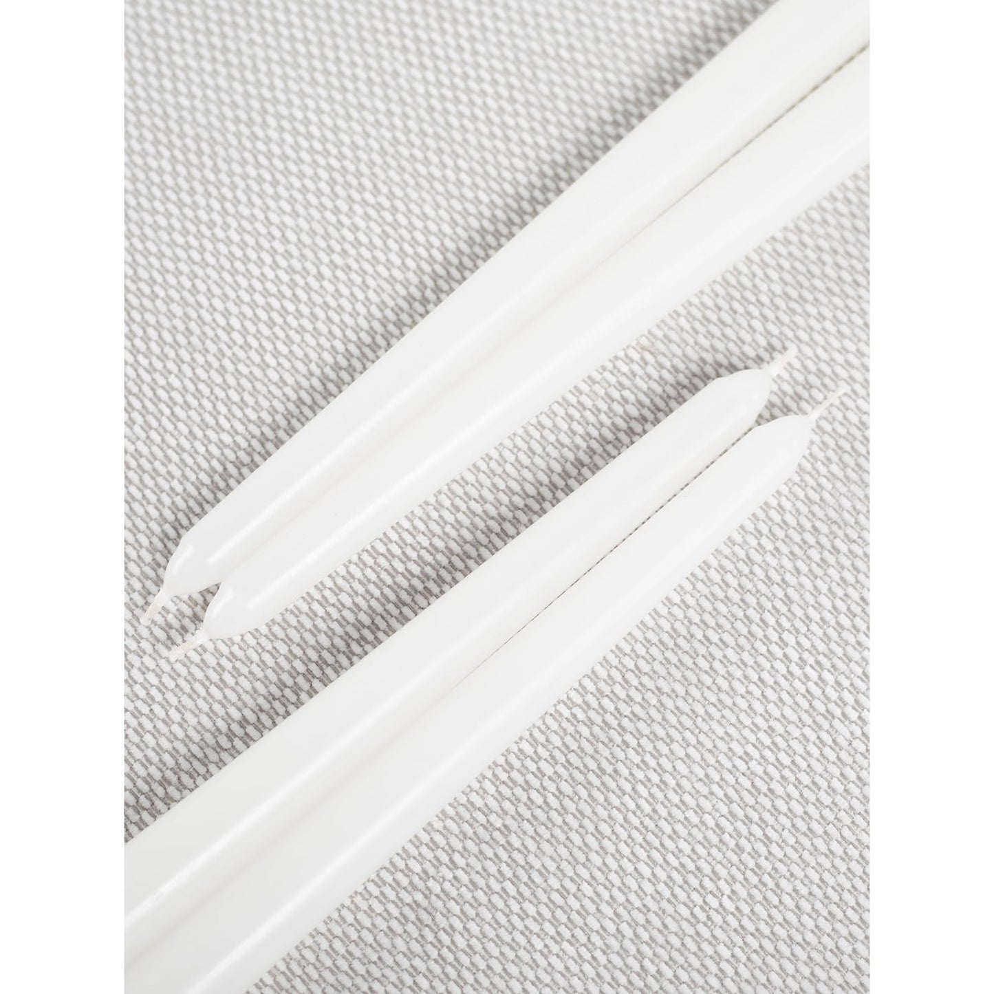 CANDWAX 8 inch White Taper Candles Set of 4 - Unscented Dripless Tapers - Smokeless Christmas Tapers - 6 Hours Burning Time Tapered White Candlesticks - Christmas Candle Sticks