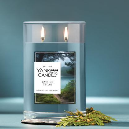 Yankee Candle Large Tumbler Scented Candle with up to 80 Hour Burn Time, Premium Plant Wax Blend for Consistent Burn, 20 oz Tumbler Candle with Room Filling Fragrance, Bayside Cedar