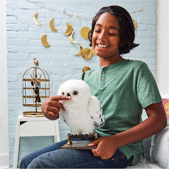 Wizarding World Harry Potter Enchanting Hedwig Interactive Owl with Over 15 Sounds and Movements and Hogwarts Envelope Kids Toys for Ages 5 and up