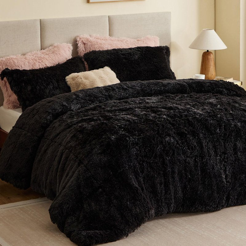 Intelligent Design Malea Shaggy Comforter Set, Long Faux Fur Cozy Down Alternative, Modern Casual Ultra Soft All Season Fluffy Bedding with Matching Sham,Twin/Twin XL, Black 2 Piece
