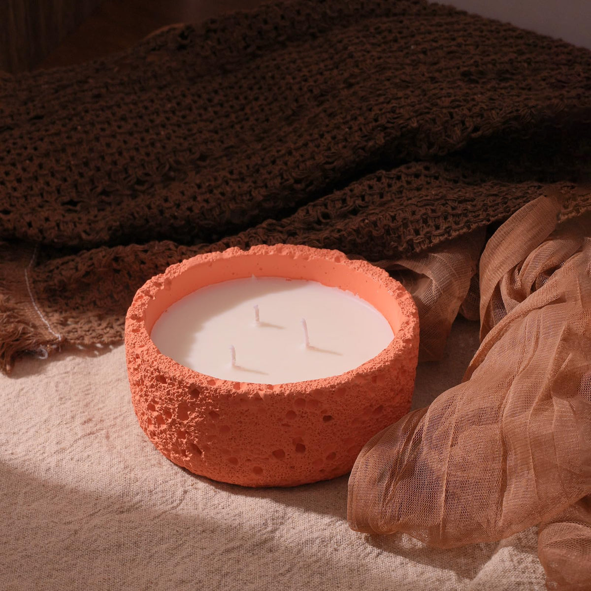 Viyffo 20oz Large Scented Candle – Vanilla Dreamscape & Pumpkin Spice, 3 Wick Non Toxic Soy Candles for Women, Warm Orange Ceramic Jar, Luxury Home Fragrance, Elegant Décor & Premium Gift