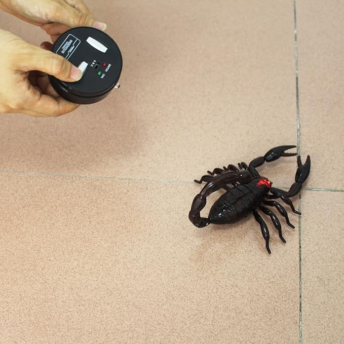 Tipmant Simulation RC Scorpion Remote Control Animal Vehicle Car Electric Scary Prank Toy Halloween Kids Birthday Gift