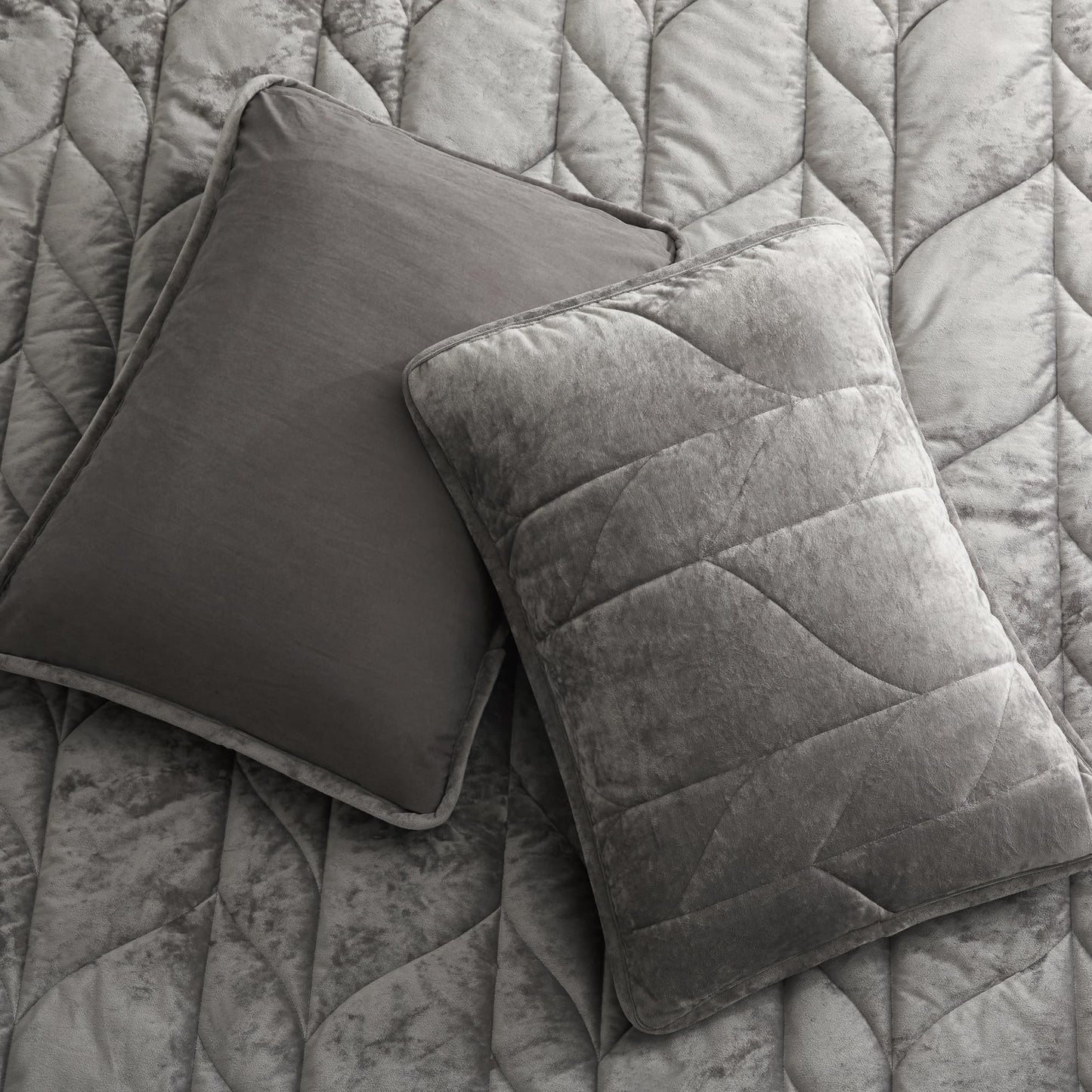 Oli Anderson Velvet Quilt Set Queen Size - Lightweight Bedspread Coverlet - Soft Velvet Comforter Set - Reversible Quilted Bedding Set for All Seasons - Ash Blue - 3 PCS (1 Quilt, 2 Pillow Shams)
