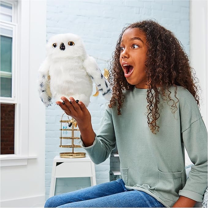 Wizarding World Harry Potter Enchanting Hedwig Interactive Owl with Over 15 Sounds and Movements and Hogwarts Envelope Kids Toys for Ages 5 and up