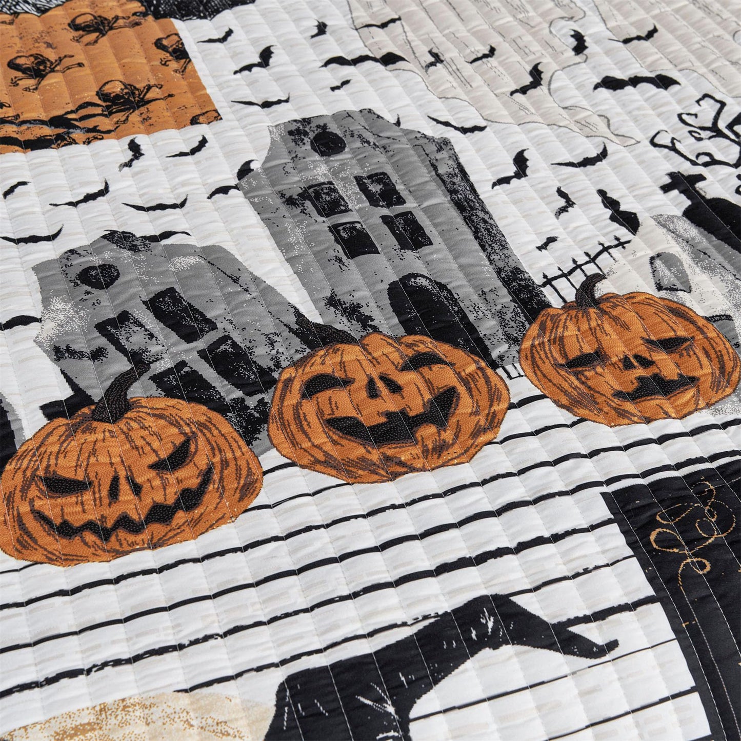 Cmfshape Halloween Quilt Set King Size,Black Reversible Quilt Bedding Set 3PCS,Bat Pumpkin Spider Festival Themed Bedspread King,Decorative Bedding Coverlet with 2 Pillow Shams(Black&White,104"x90")