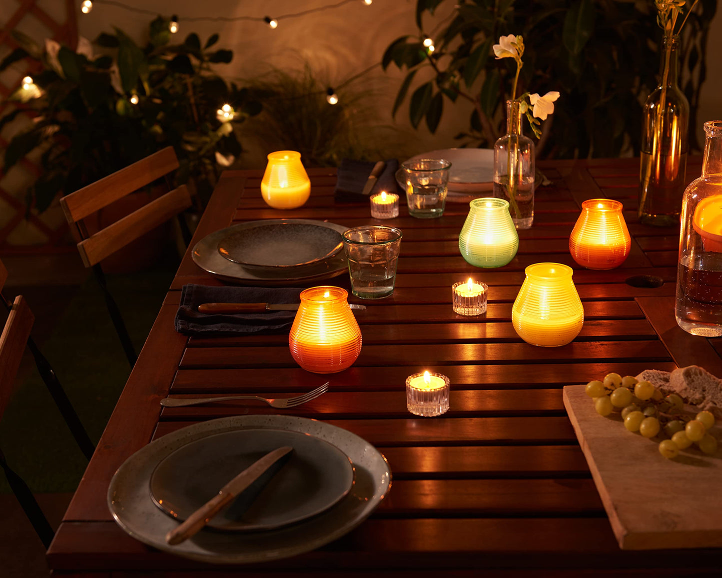 Bolsius True Citronella - Maxi Scented Tea Lights - Citronella - Pack of 8 - Long Burning Time of 8 Hours - Outdoor Candles - Natural Plant Wax - with Natural Extracts - Without Palm Oil