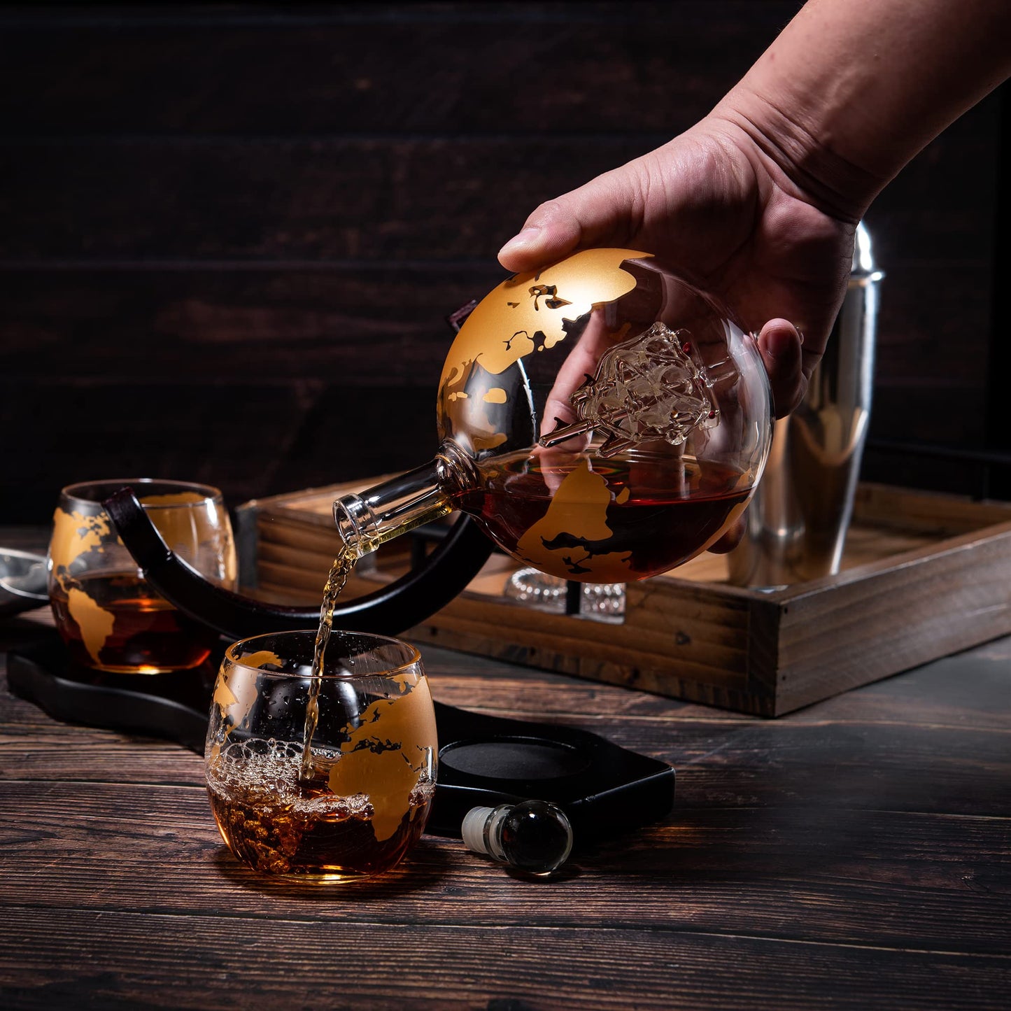 The Wine Savant Gold Etched Whiskey Decanter Set Globe with 2 Etched Globe Whisky Glasses - Perfect for a Birthday, Decanter Set for Whiskey, Scotch, Bourbon (27 Oz) (Gold)