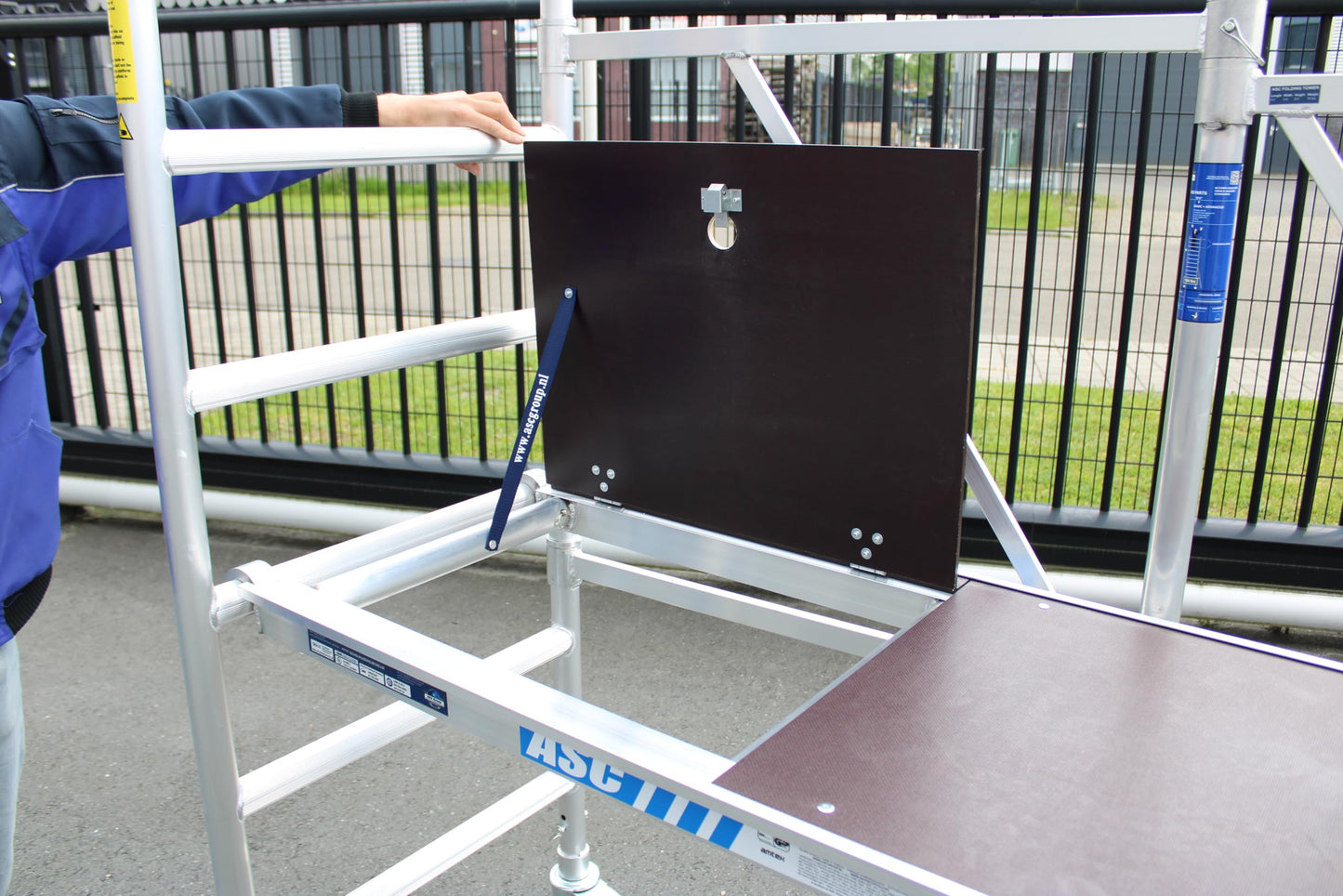 ASC Group A-Line Aluminum Scaffold Basic | Folding Tower with Hatch | 500 lbs Load Capacity | 3'2" Platform Height - 9'8" Working Height | Multipurpose Scaffolding