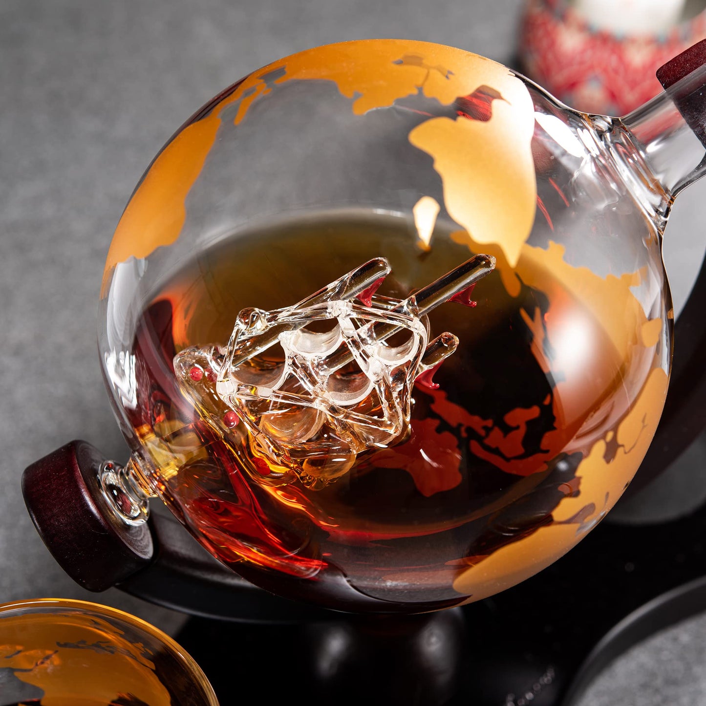 The Wine Savant Gold Etched Whiskey Decanter Set Globe with 2 Etched Globe Whisky Glasses - Perfect for a Birthday, Decanter Set for Whiskey, Scotch, Bourbon (27 Oz) (Gold)