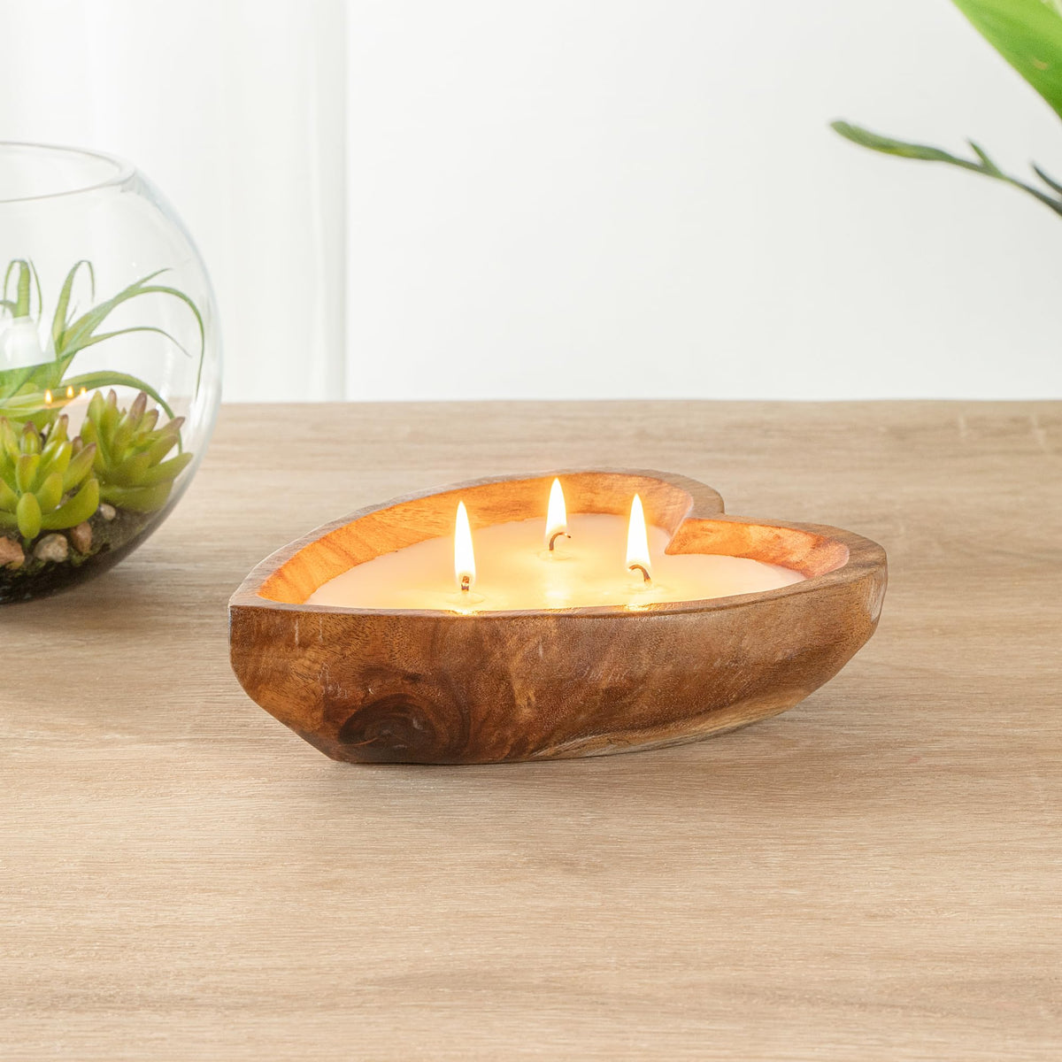 Restaurantware Wooden Bowl Candle - Case of 1-7.09 x 5.51 x 1.97 Inches - Soy Wax Aromatherapy Candle - Handmade Design - Brown Heart Shaped Home Decor