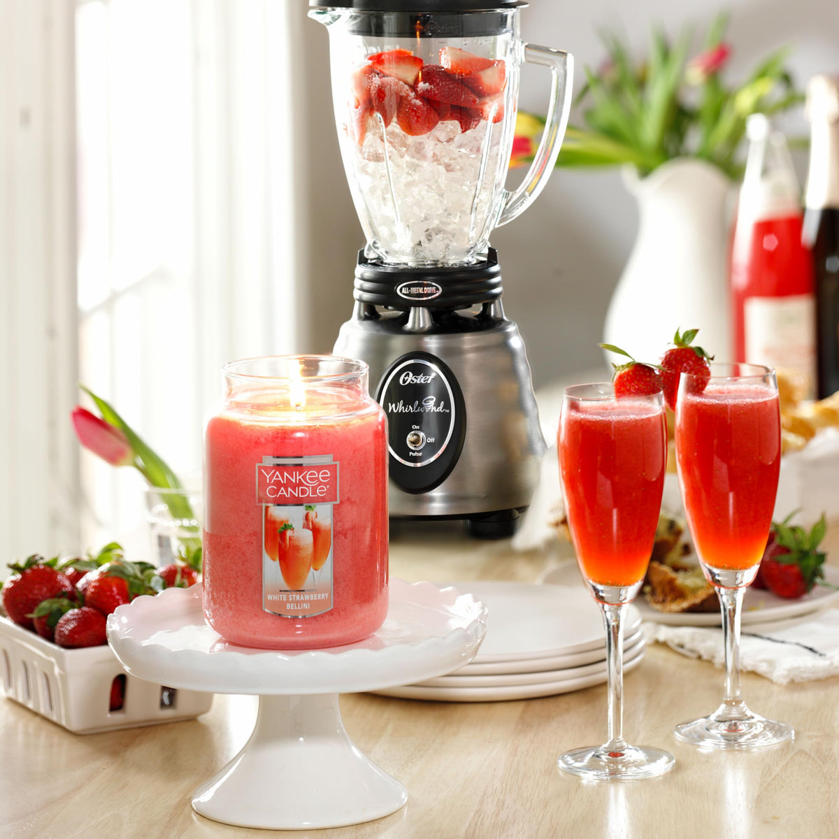 Yankee Candle Classic Large Jar Scented Candle, Single Wick Candle for Home Fragrance, Premium Wax Blend, Long Lasting Burn, White Strawberry Bellini (Pack of 1)