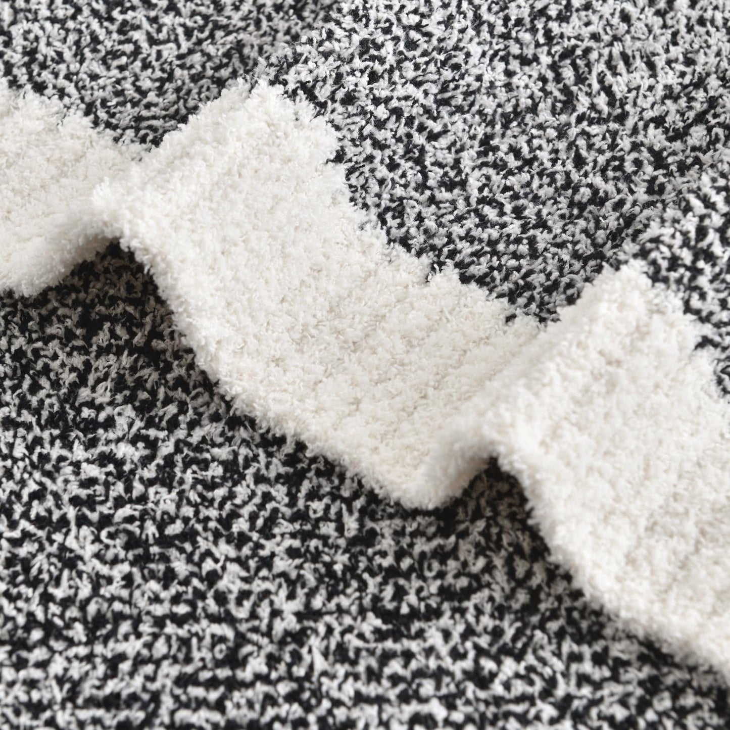 Chunky Knit Boucle Throw Blanket, Soft Washable Coastal Blanket for Bed Couch, Lightweight Cozy Oversized Feather Knit Blanket Indoor Outdoor for Sofa (Black, Twin 60"x80")