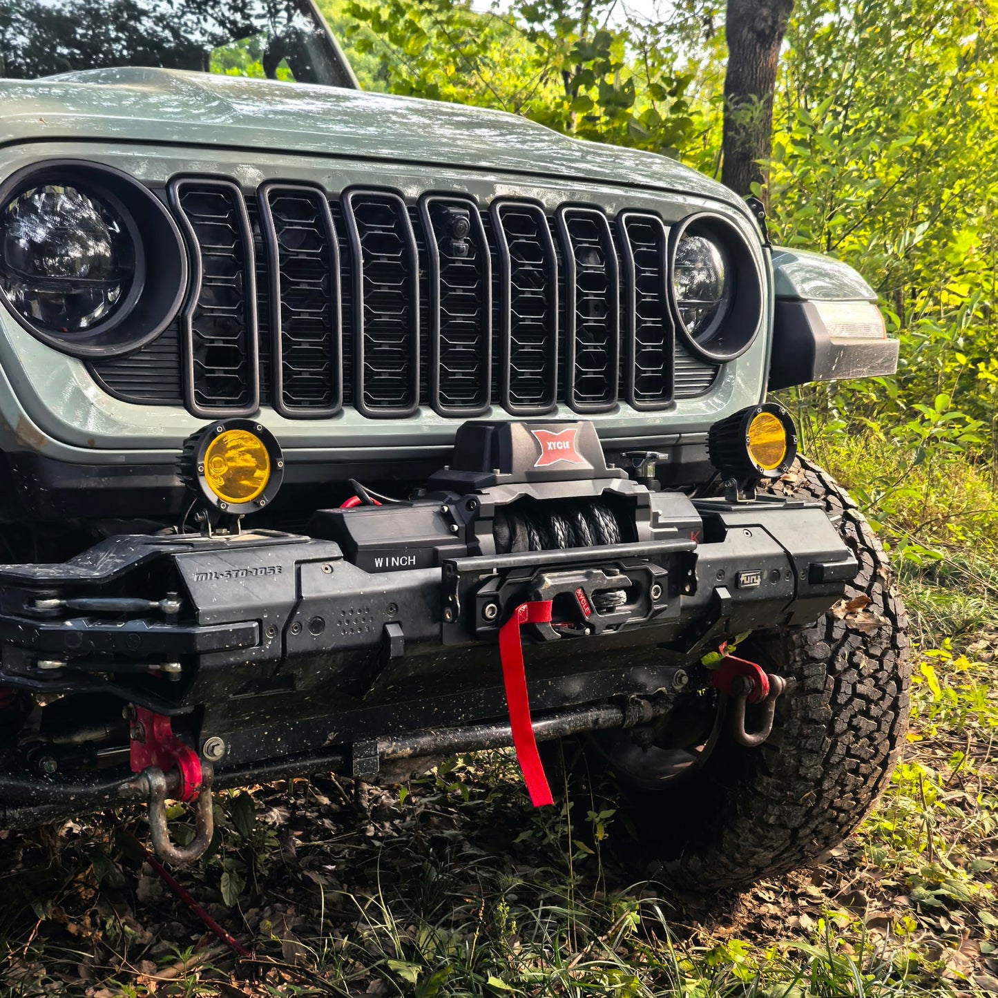 XYCLE18500lbs12V Electric Winch IP68waterproofOff-Road Vehicle Rescue winchs with2wireless Remote Controls and Synthetic Rope Suitable for Towing SUVs,Loggers,Trucks,Trailers,Jeeps,4WD (Dark-Gray)