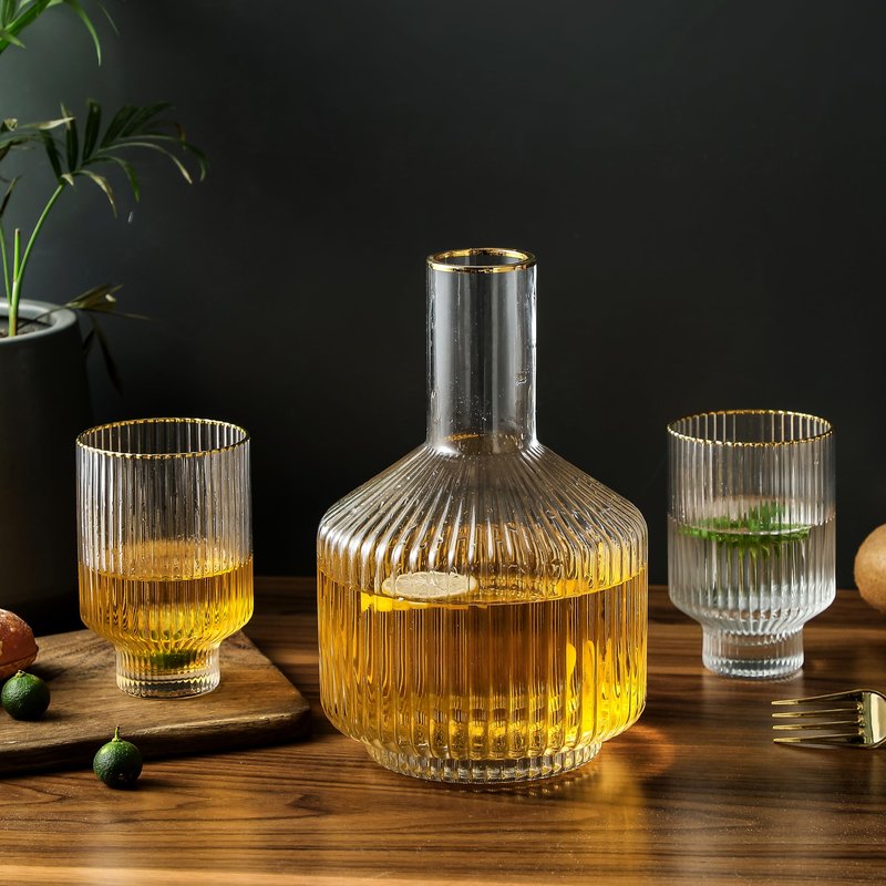 1500° C TABLETOP Bedside Water Carafe and Drinking Glass, 59 oz Carafe 2 Tumblers 13 oz, Mouthwash Decanter With Gold Rim Bedside Glass Set for Nightstand, Gifts