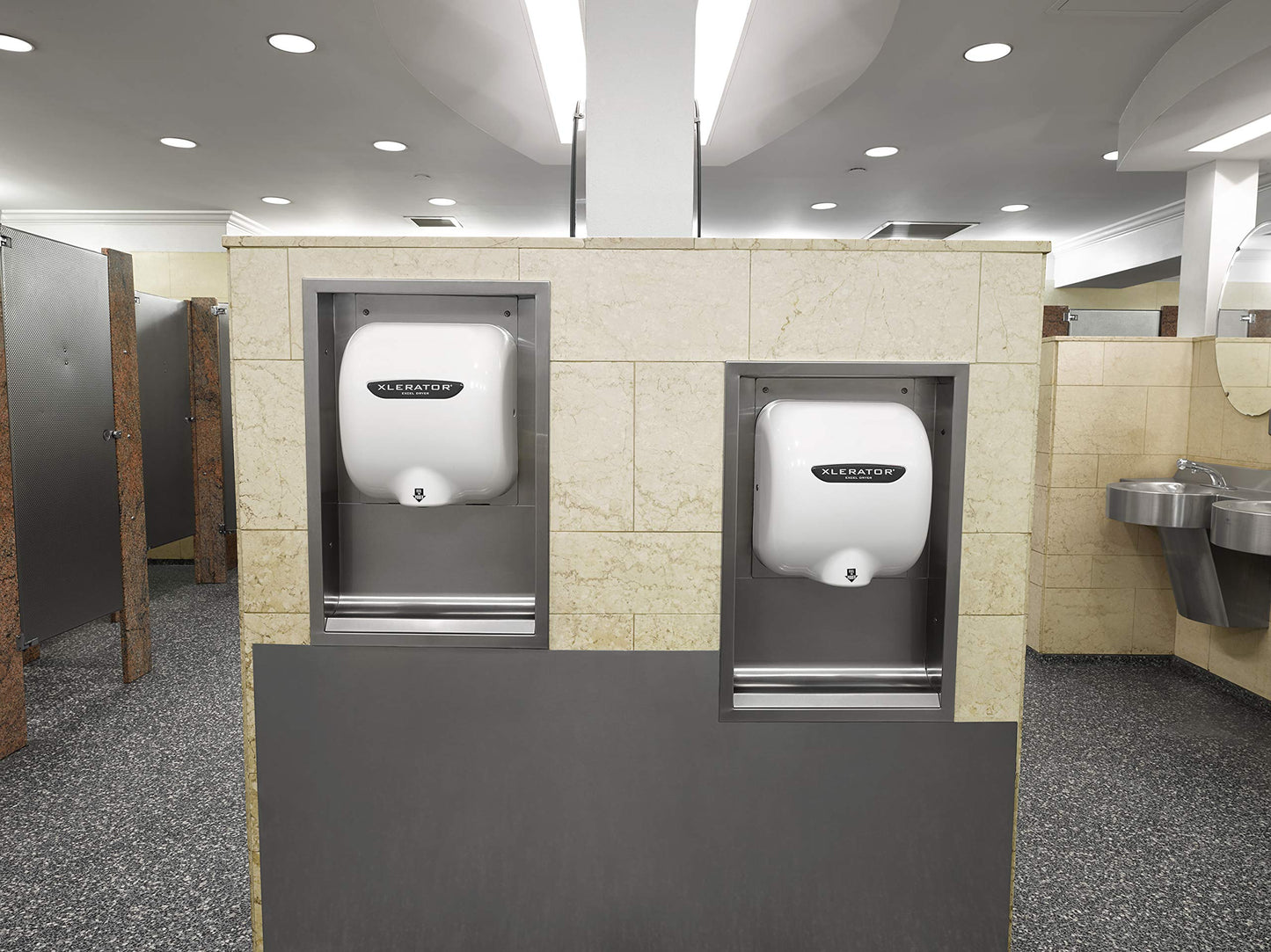 Xlerator XL - BW - High-Efficiency - Hand Dryer - BMC (Bulk Molded Compound) High-Speed Automatic Surface-Mounted 110-120 - Volt - White.