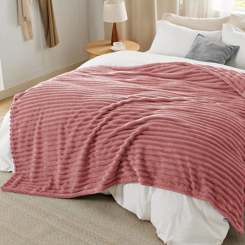 Bedsure GentleSoft Full Blanket - Cozy Dusty Pink Fleece Throw for Women | Perfect Gift for Mom, 84x90 Inches